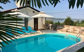 Sweet Apartment With Private Pool Lori Ankaran
